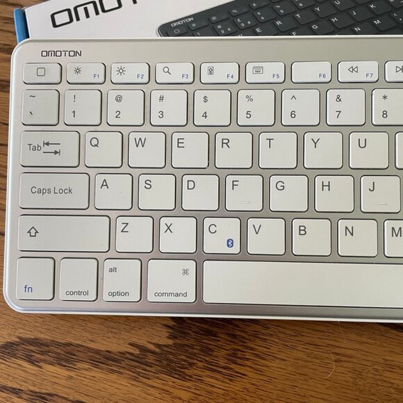 OMOTON Keyboard with Numeric, Ultra Slim Wireless Bluetooth Keyboard - Picture 3 of 11